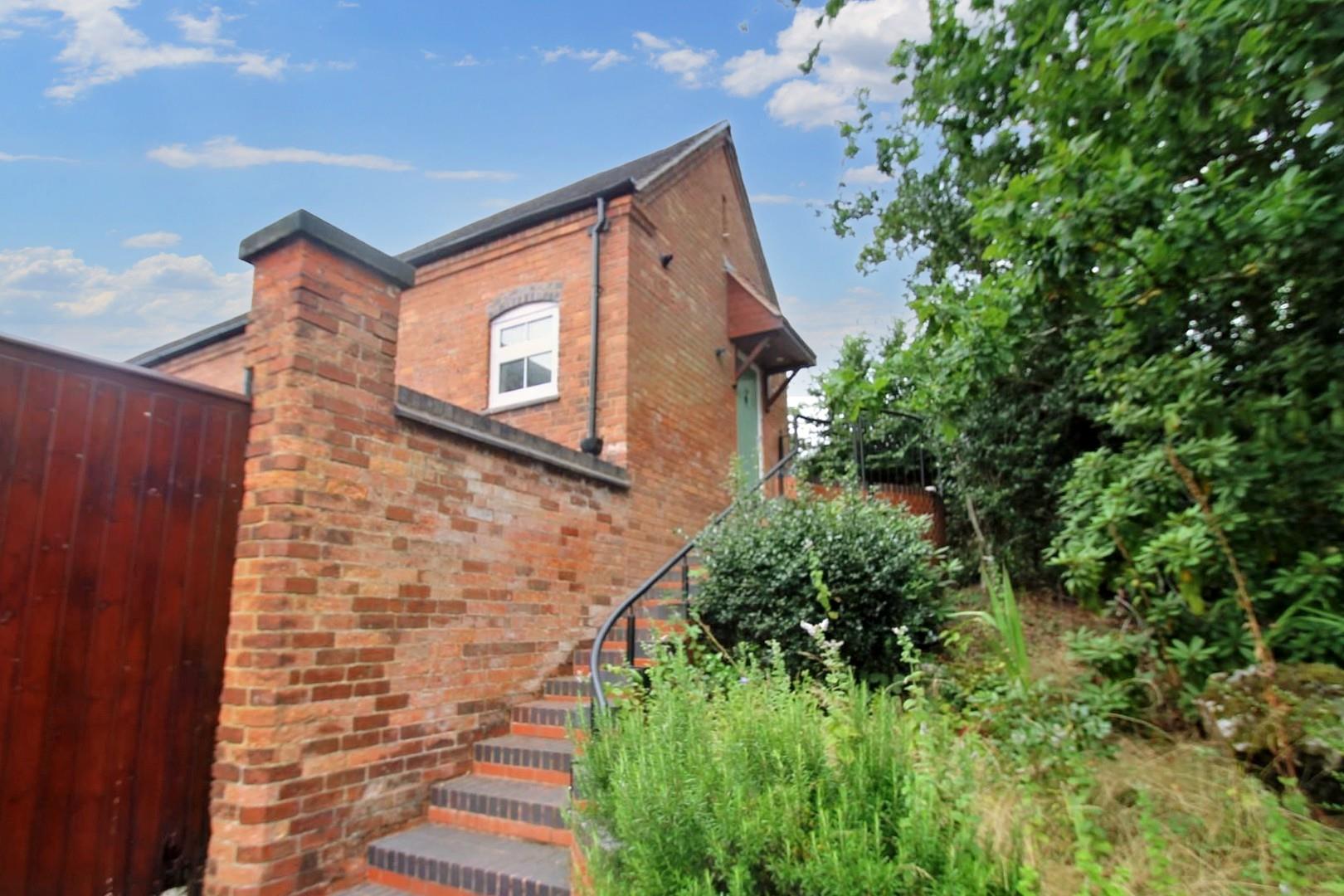 House Knowle Lane in Lichfield