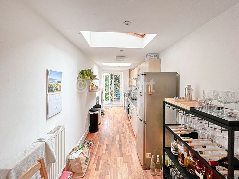 Flat Mulkern Road in Greater London