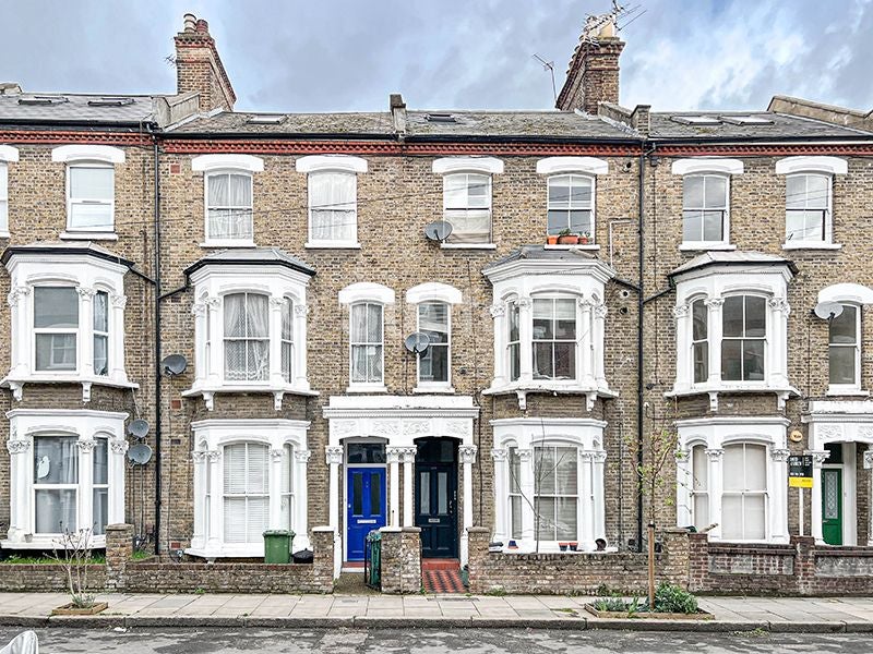 Flat Mulkern Road in Greater London