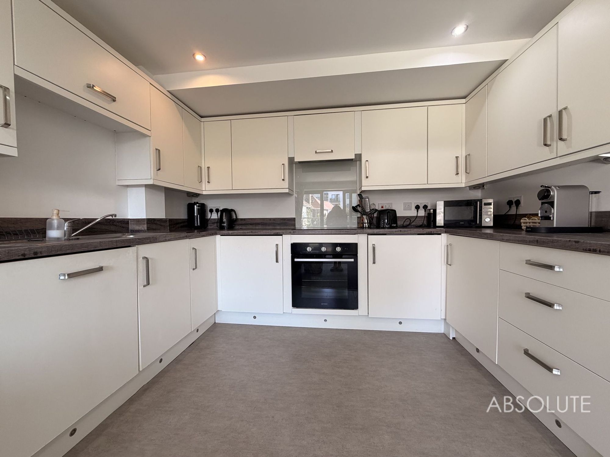 Flat Warbro Road in Torquay
