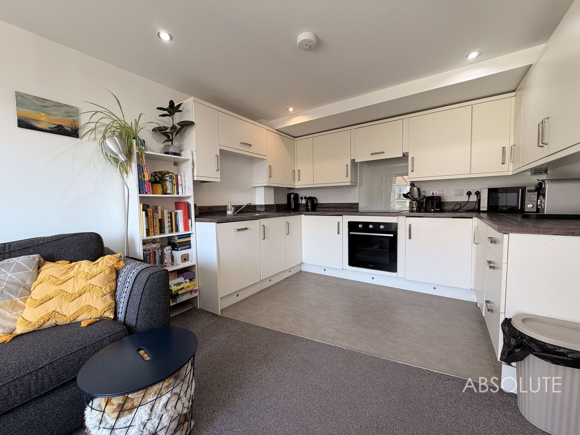 Flat Warbro Road in Torquay