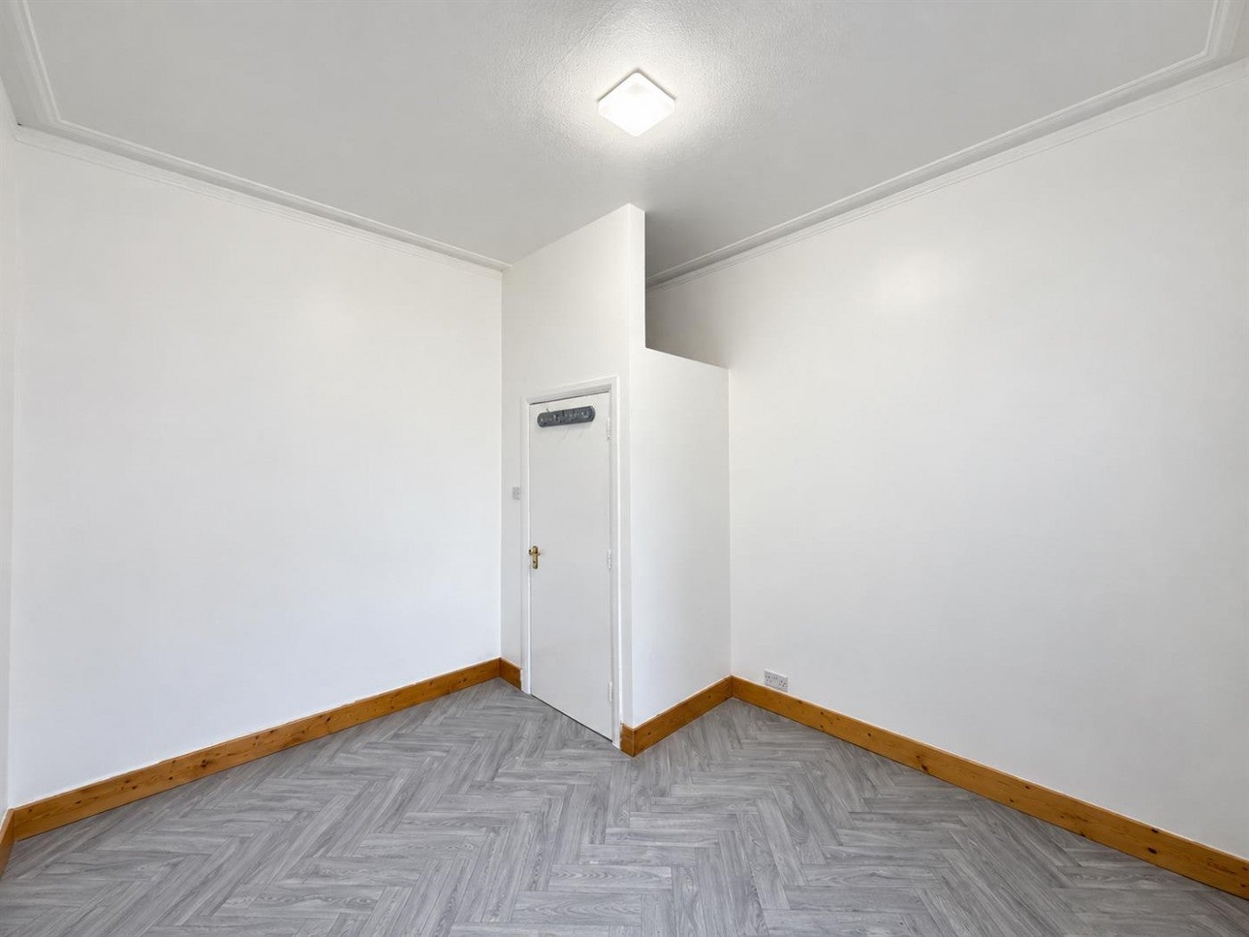 Flat Maswell Park Crescent in Greater London