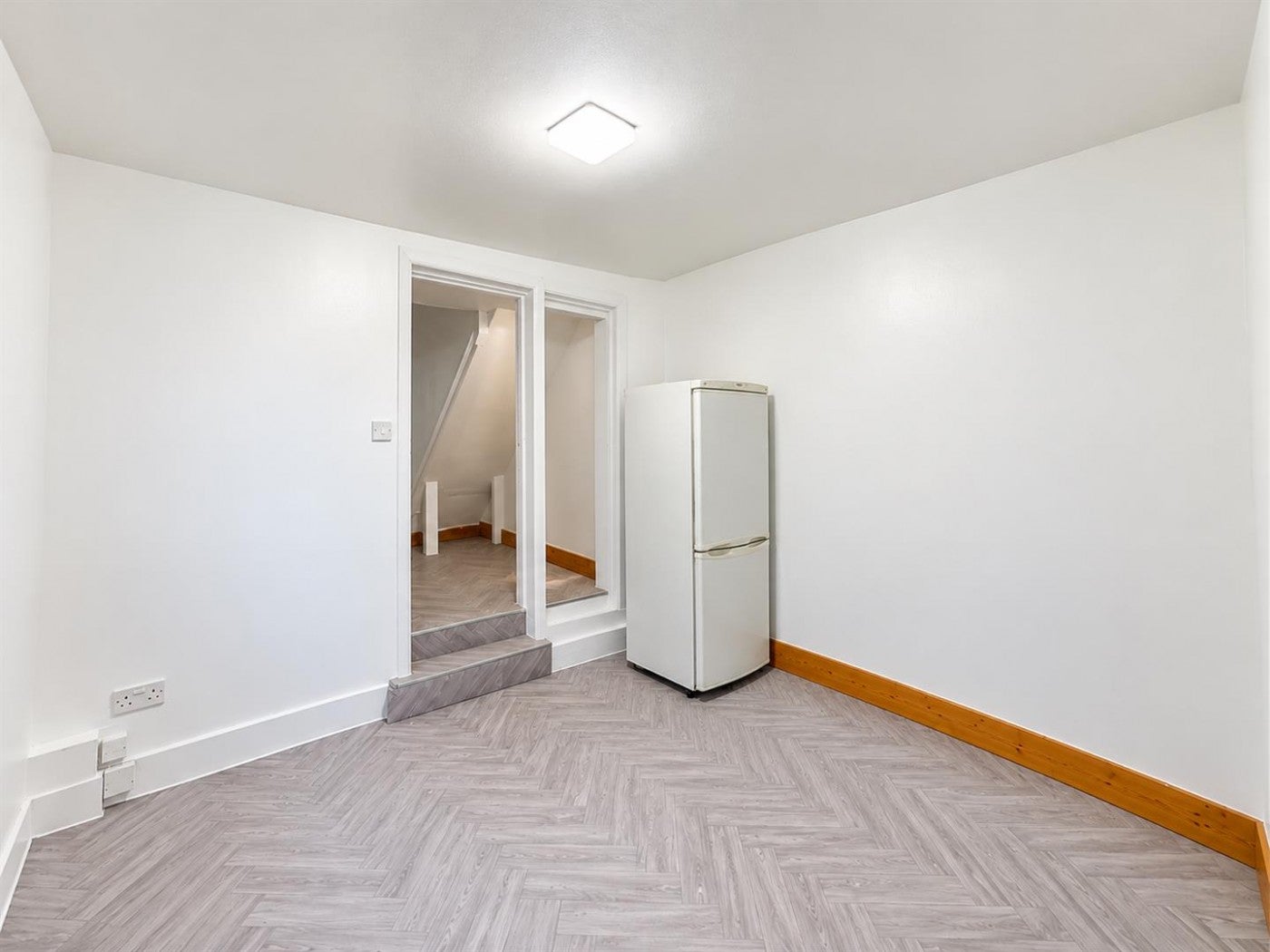 Flat Maswell Park Crescent in Greater London