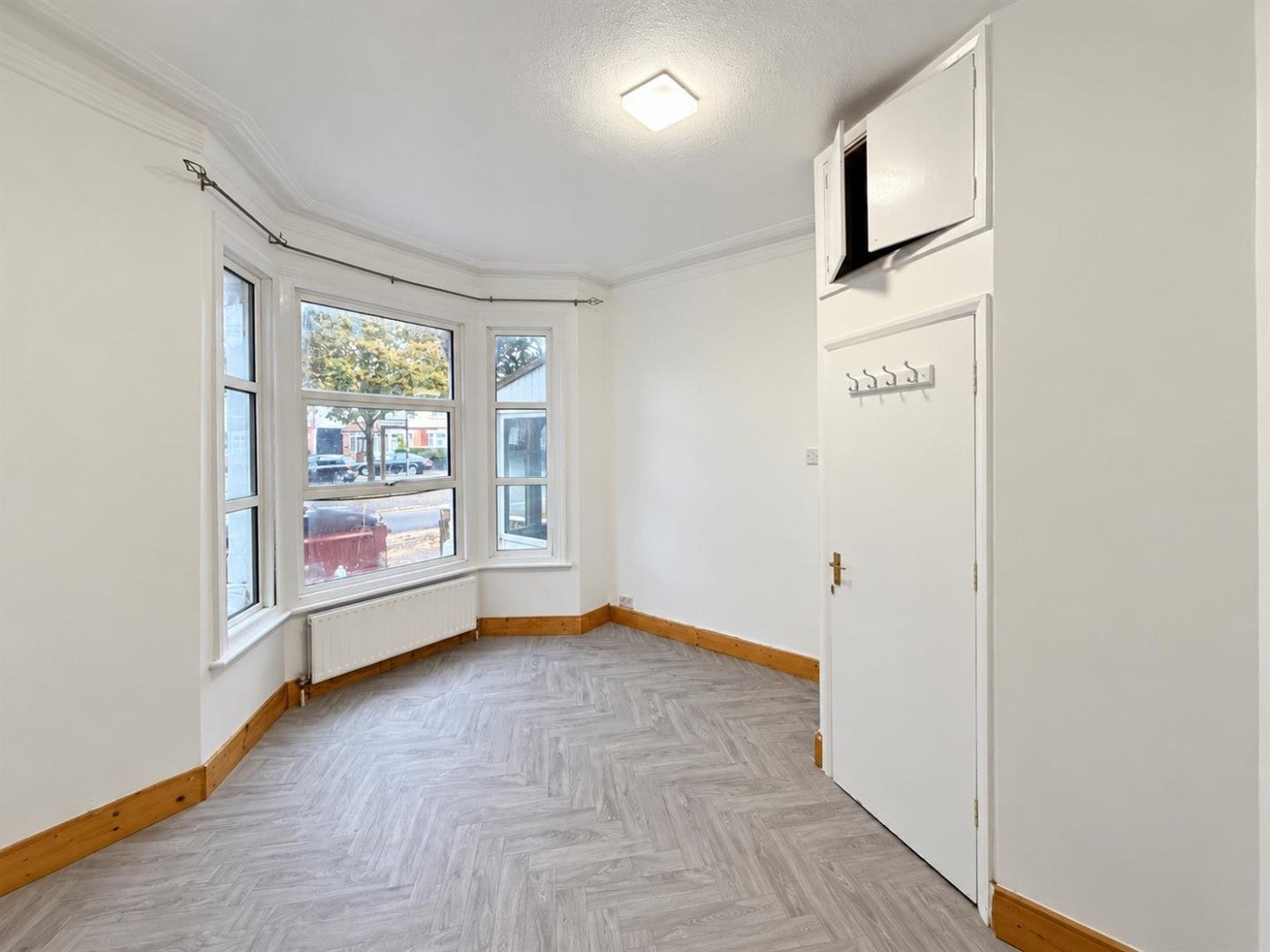 Flat Maswell Park Crescent in Greater London