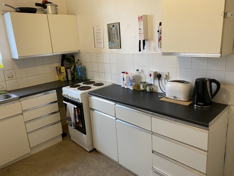 Room Dunlace Road in Greater London