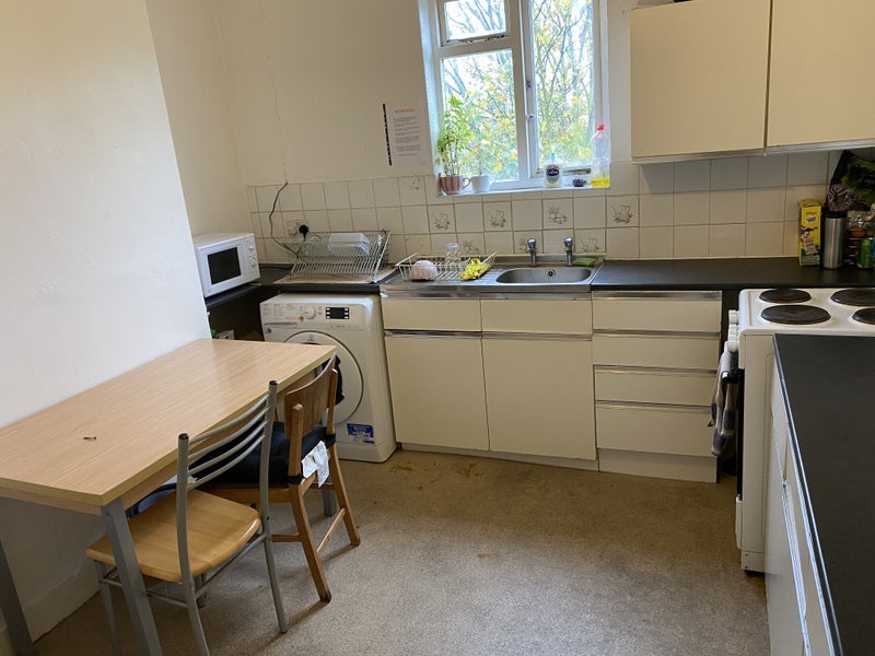 Room Dunlace Road in Greater London