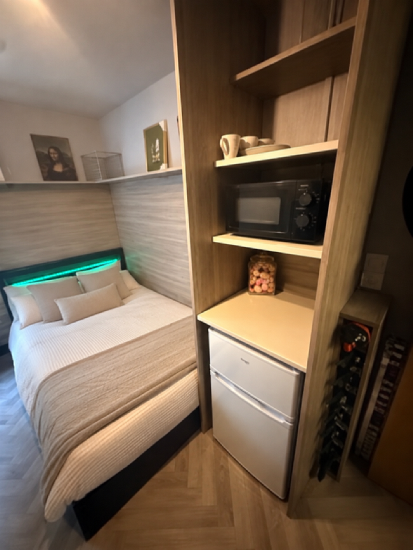 Room Harrogate Road in Leeds