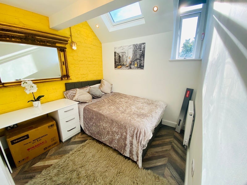 Room Balmoral Road in Manchester