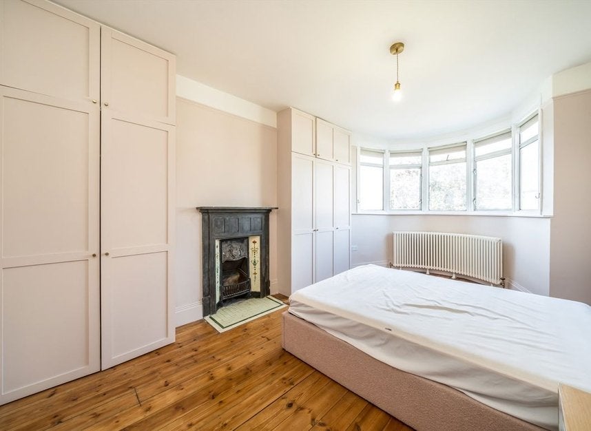 House Dalmeny Avenue in Greater London