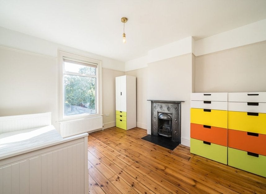 House Dalmeny Avenue in Greater London