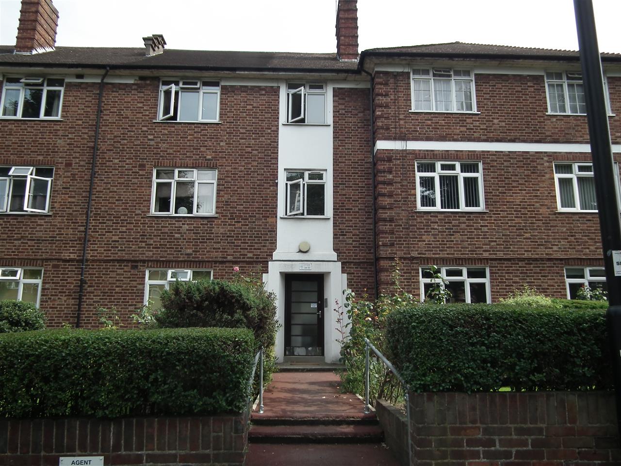 Flat Waterfall Road in Greater London