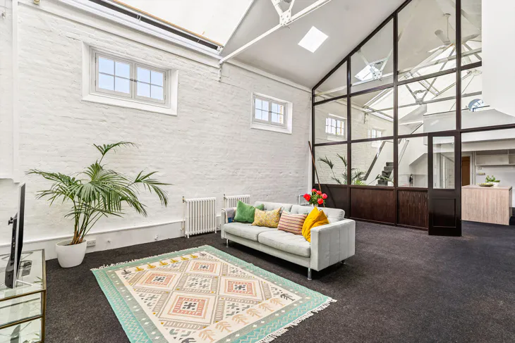 Flat Rigault Road in Greater London