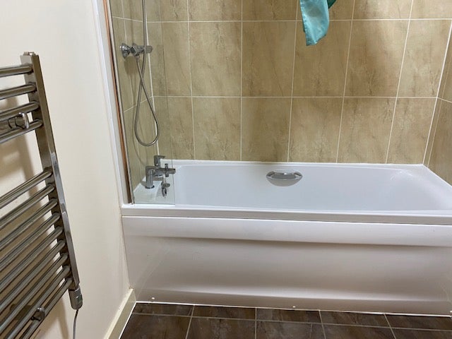 Flat Lauriston Close in Manchester