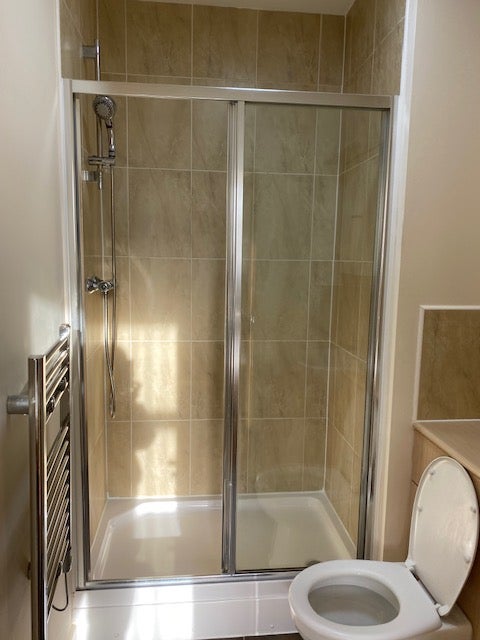Flat Lauriston Close in Manchester