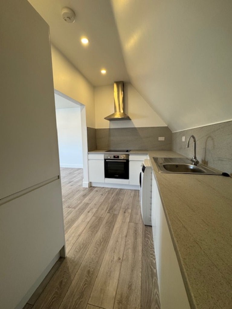 Flat Glengall Road in Greater London