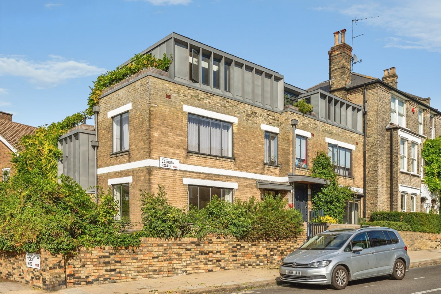 Flat Laurier Road in Greater London