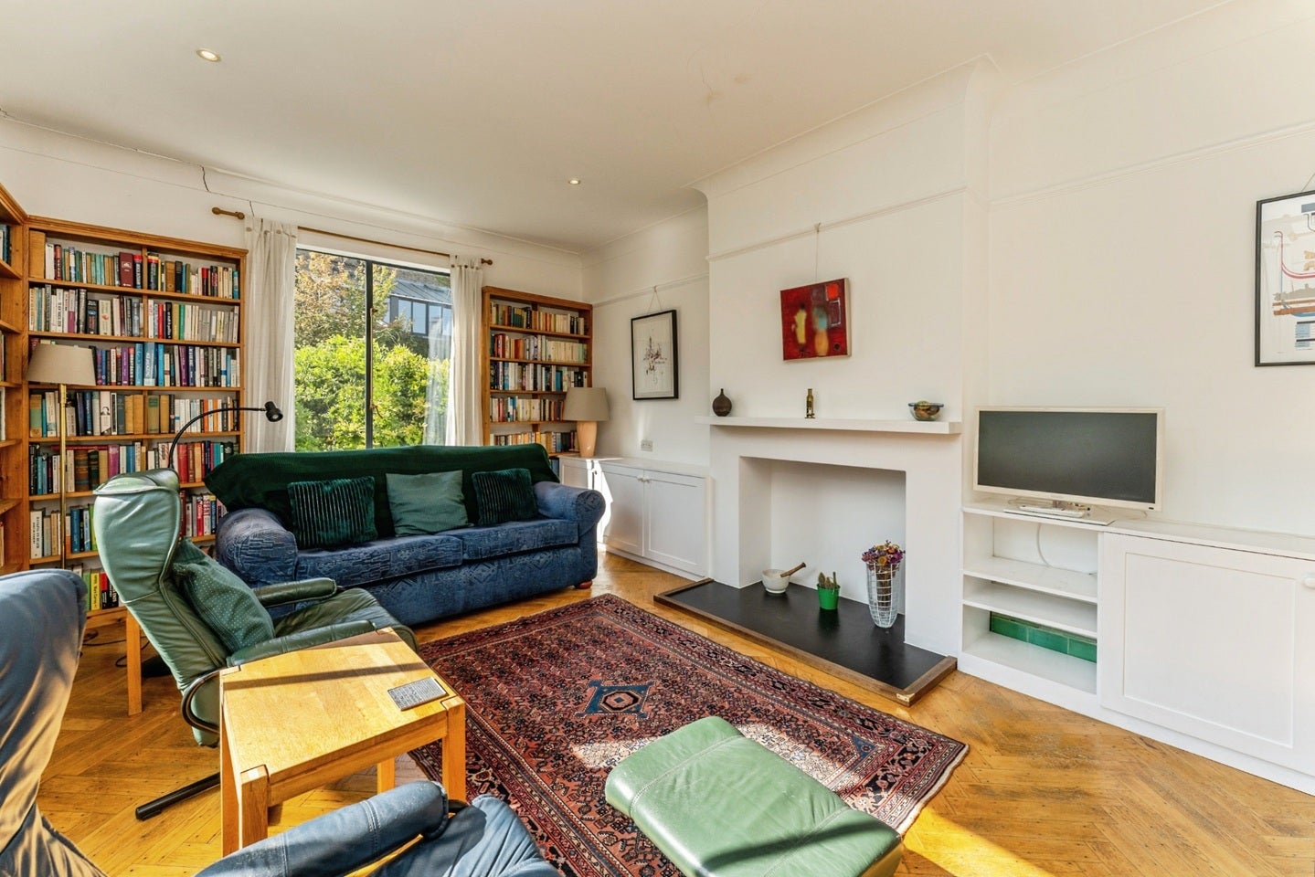 Flat Laurier Road in Greater London