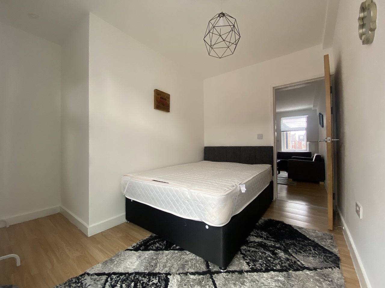 Flat Biddulph Avenue in Leicester