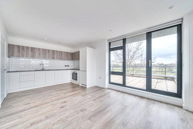 Flat Kingston Road in Staines-Upon-Thames