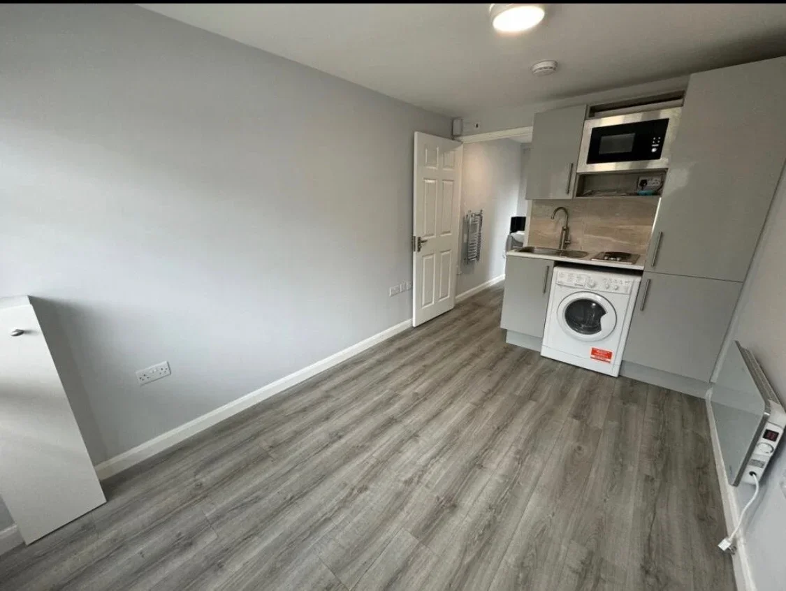 Flat Feltham Road in Borough of Spelthorne