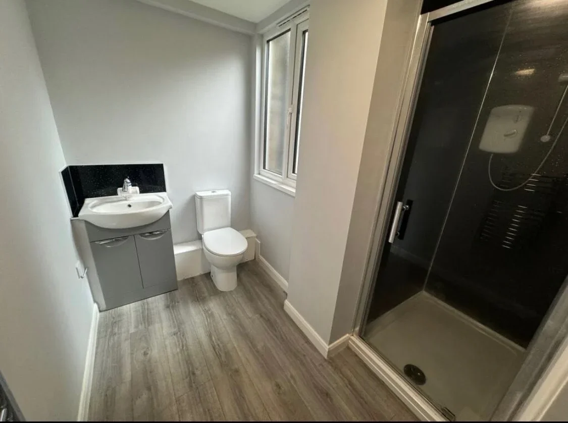 Flat Feltham Road in Borough of Spelthorne