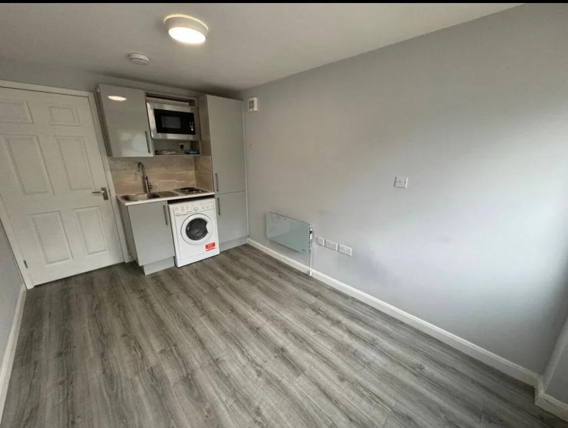 Flat Feltham Road in Borough of Spelthorne