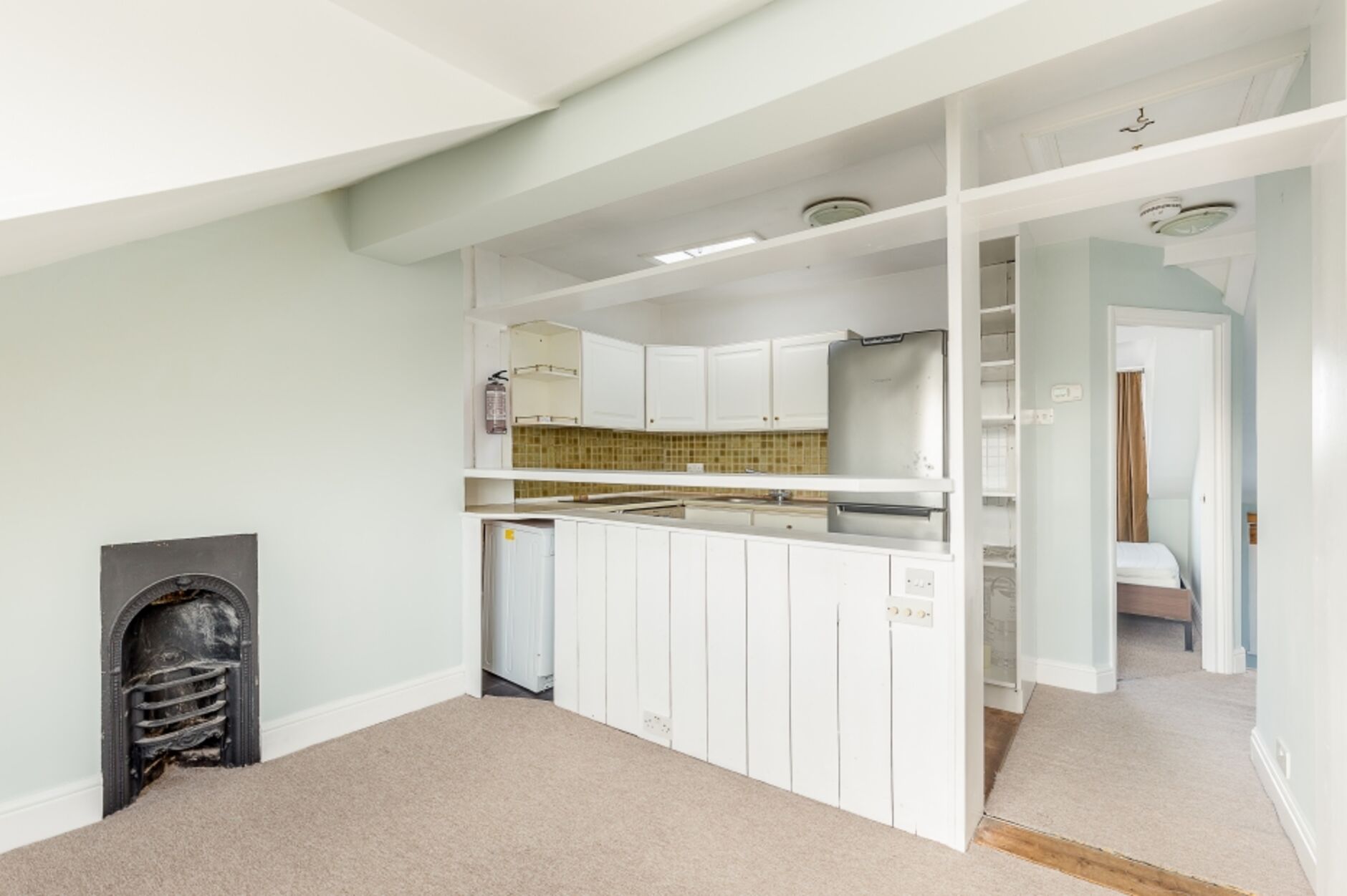 Flat Bassein Park Road in Greater London