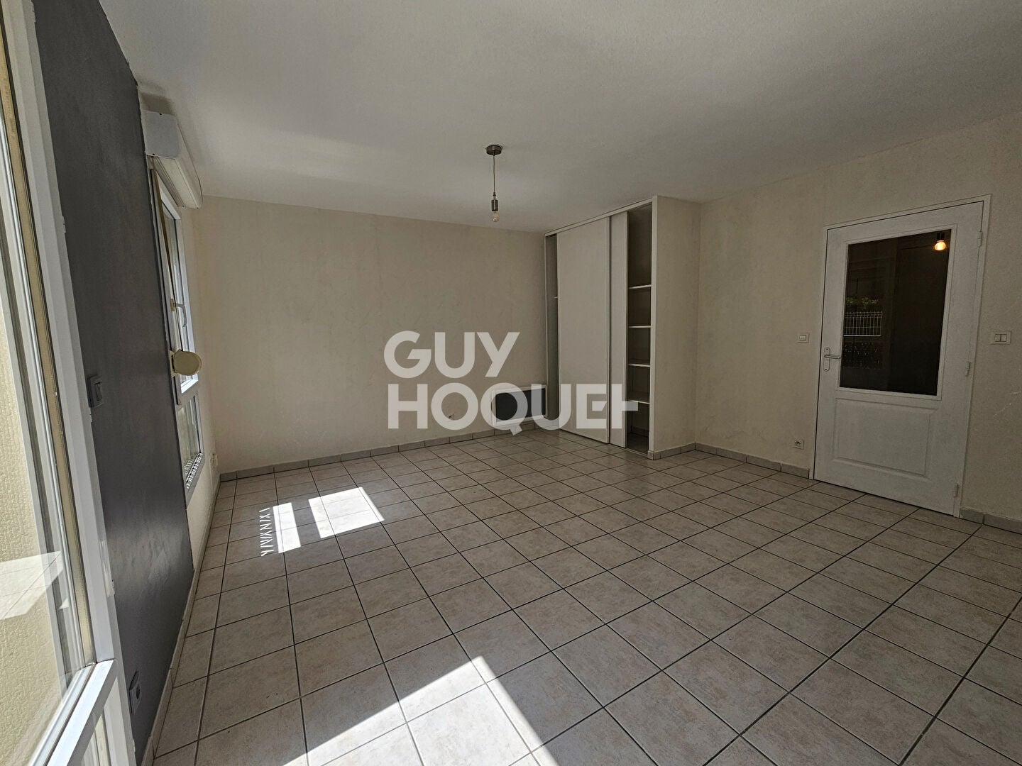 Flat Place Jean Moulin in Perpignan