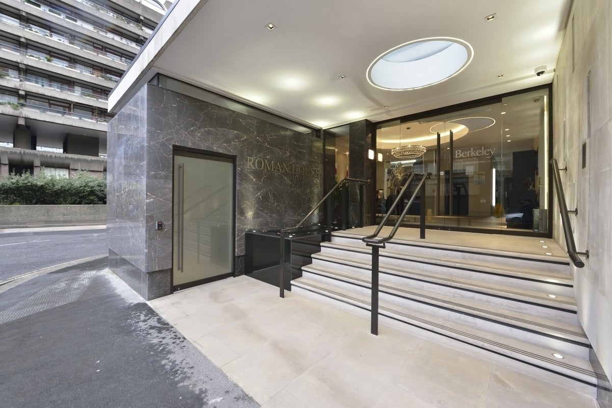Flat Wood Street in City of London