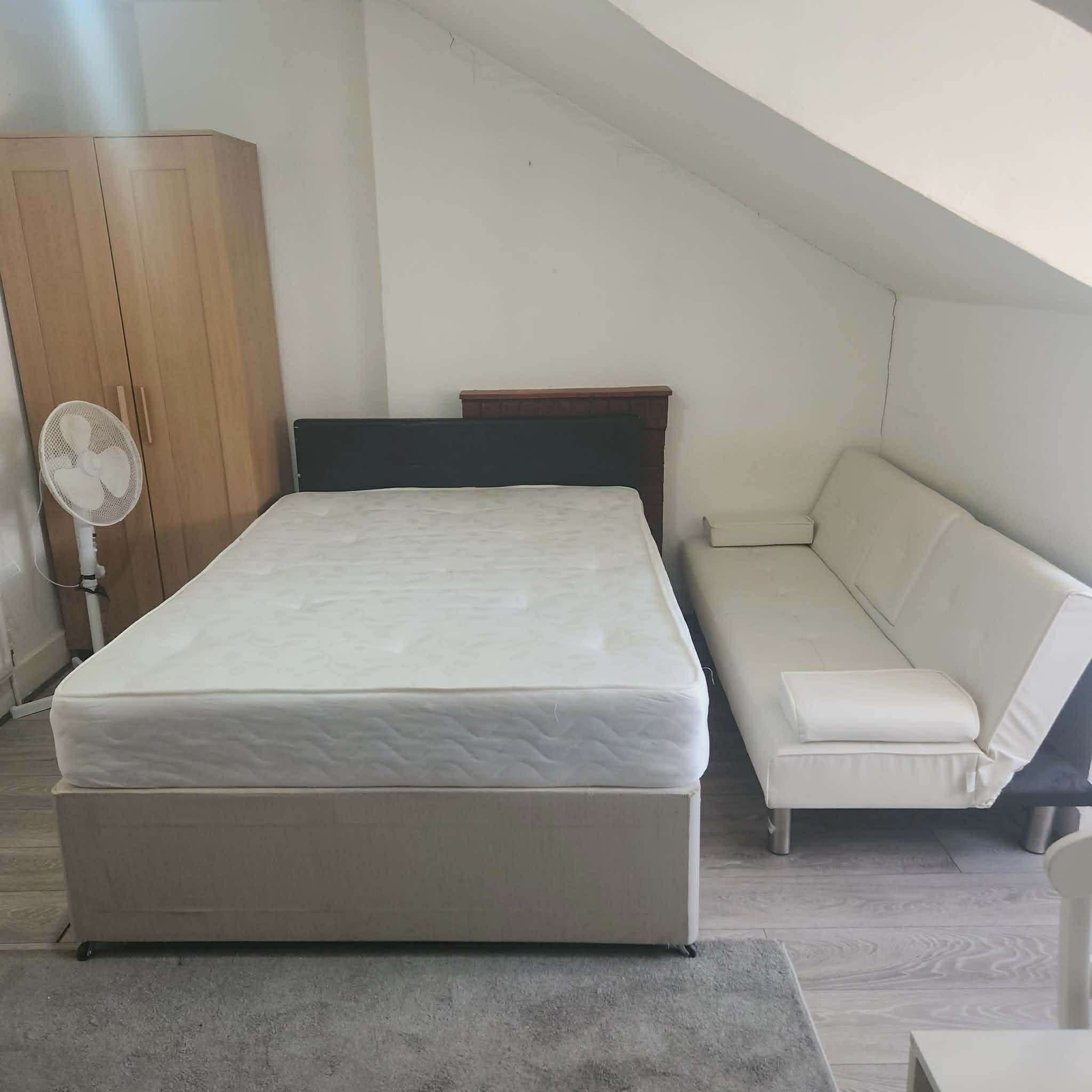 Room Ballards Lane in Greater London