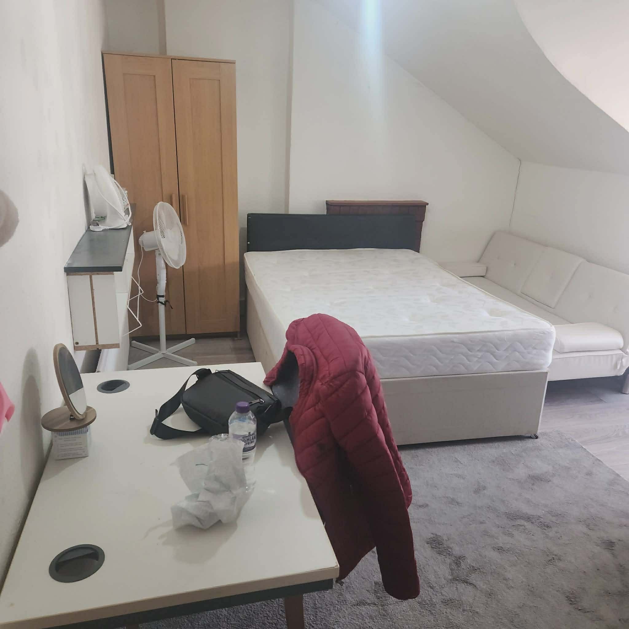 Room Ballards Lane in Greater London
