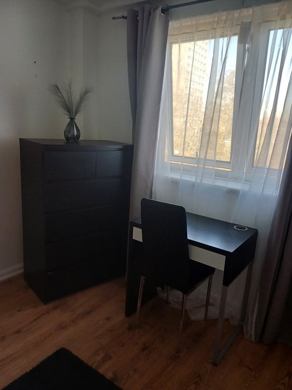 Room Austin Road in Greater London