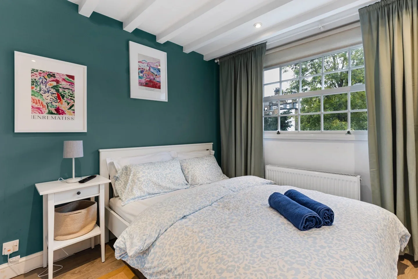 Flat Loveridge Road in Greater London