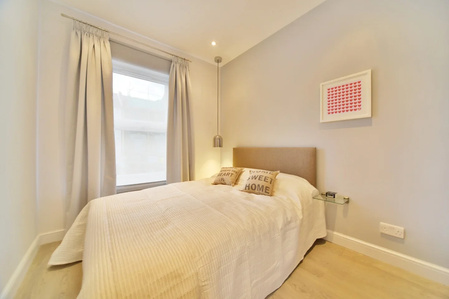 Flat Loveridge Road in Greater London