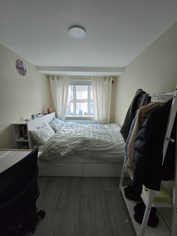 House Howcroft Crescent in Greater London