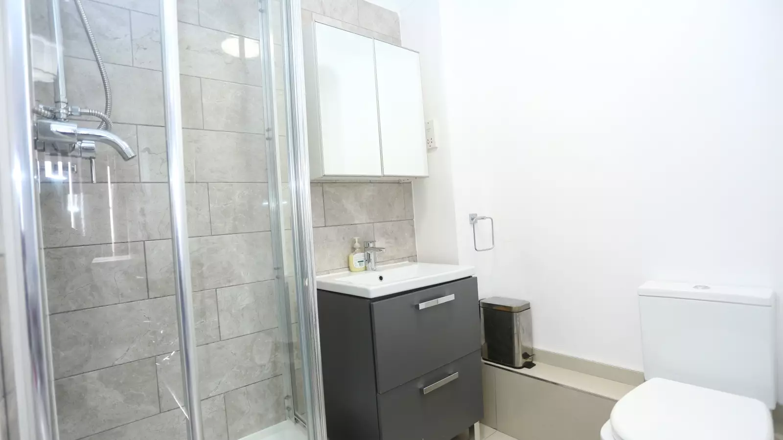 Flat Lytham Close in Greater London