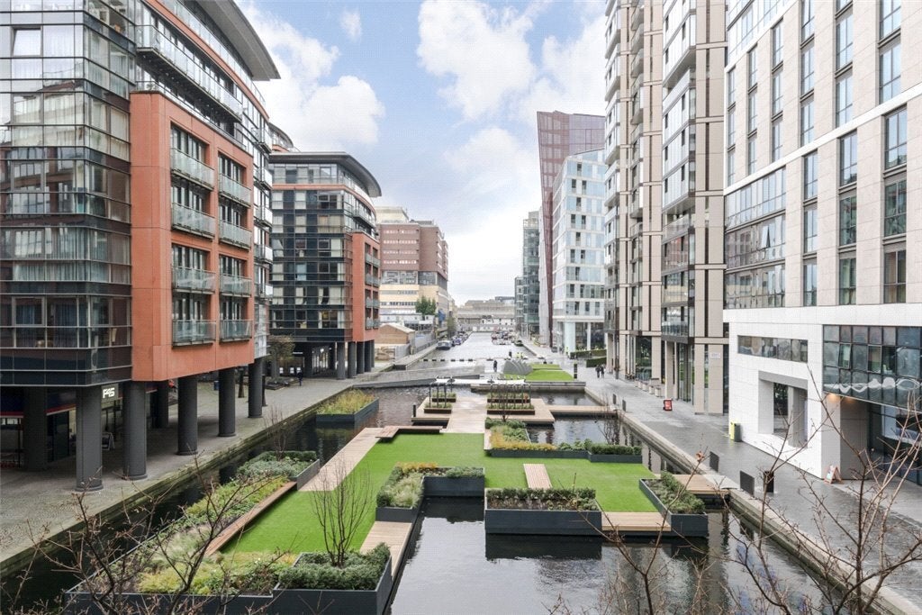 Flat Merchant Square in City of Westminster