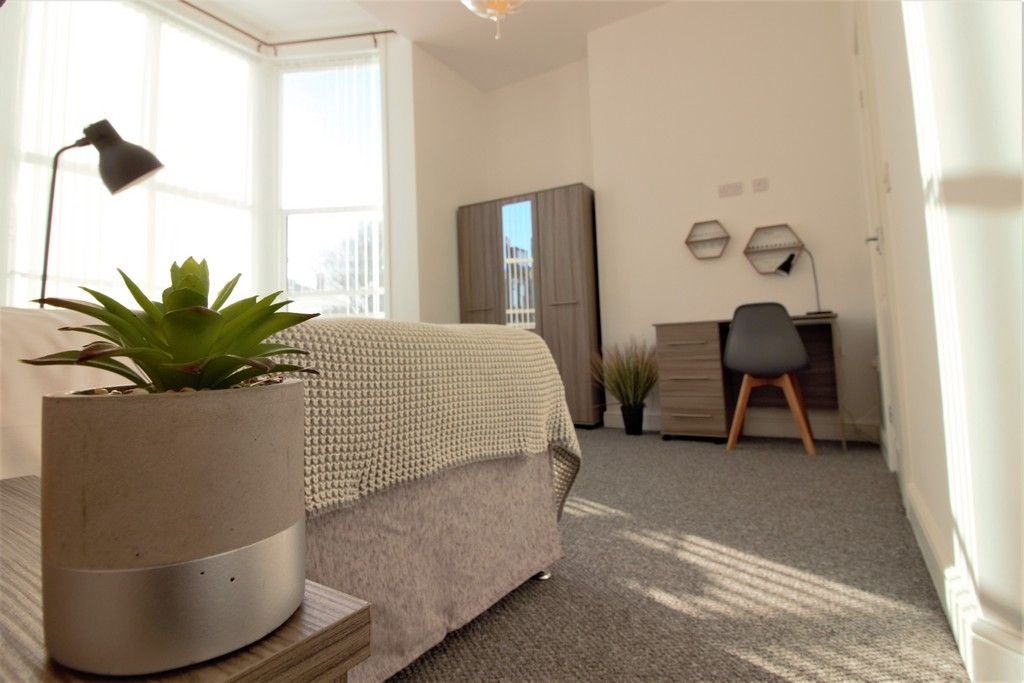 Room Cranbourne Street in Hull