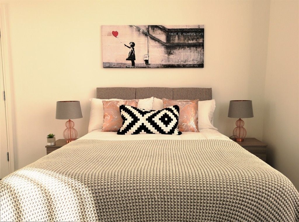 Room Cranbourne Street in Hull