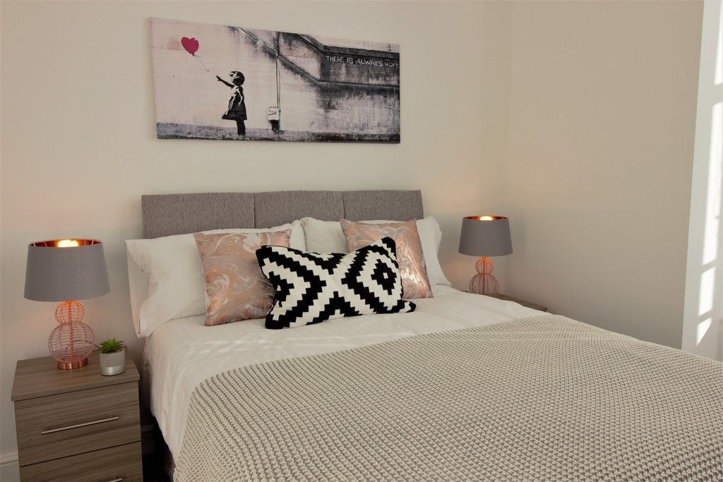 Room Cranbourne Street in Hull