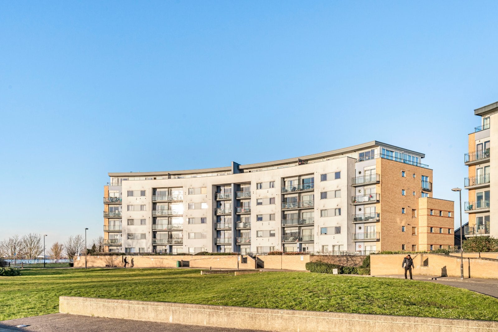 Flat Miles Close in Greater London