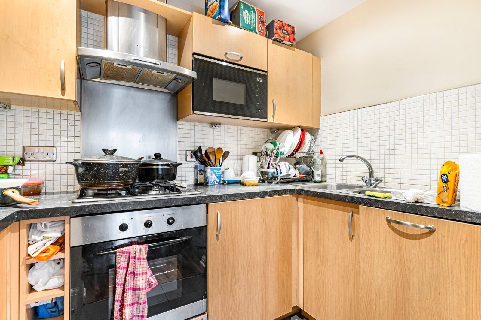 Flat Miles Close in Greater London
