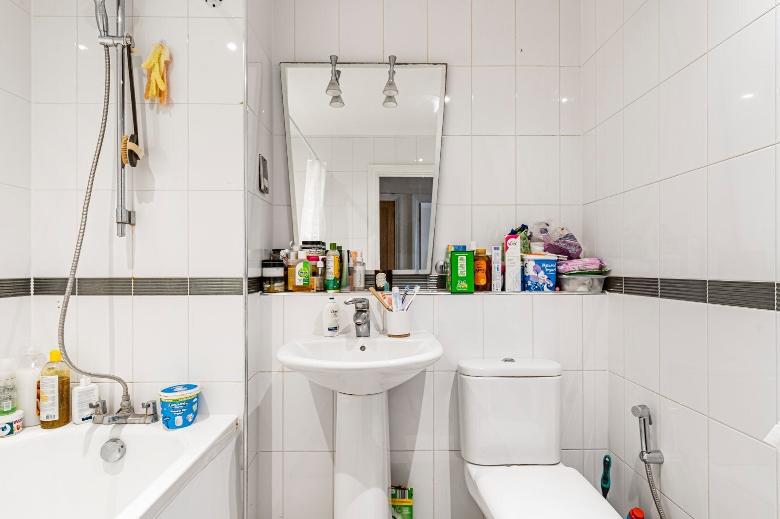 Flat Miles Close in Greater London