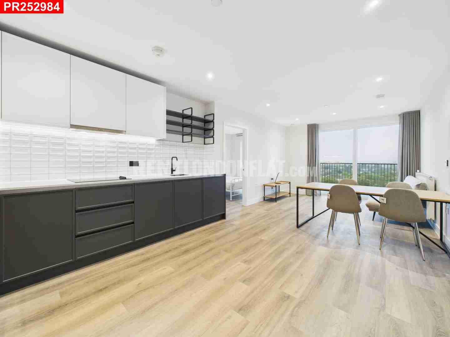 Flat Townsend Road in Greater London