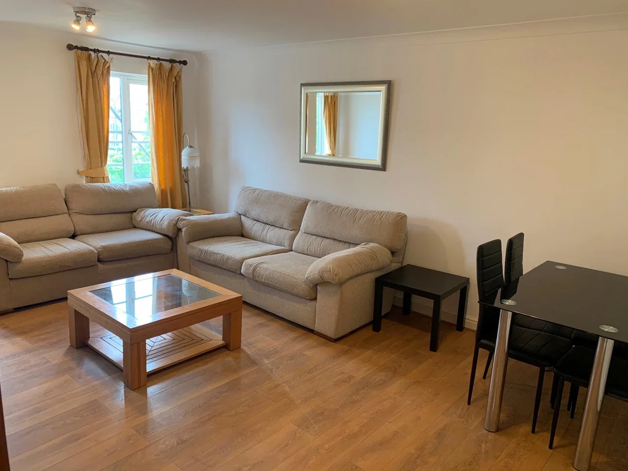 Flat Sheepcote Road in Greater London