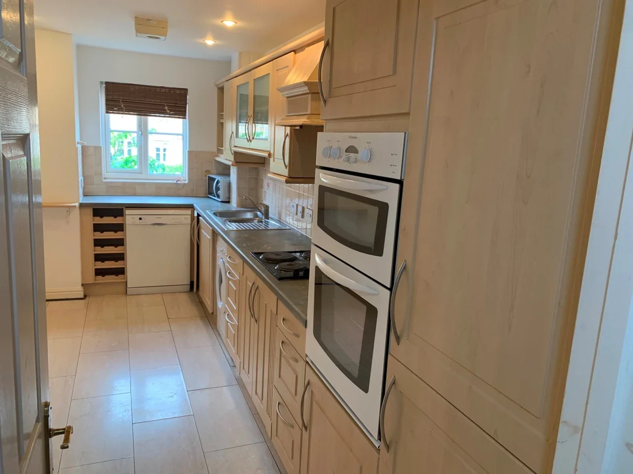 Flat Sheepcote Road in Greater London