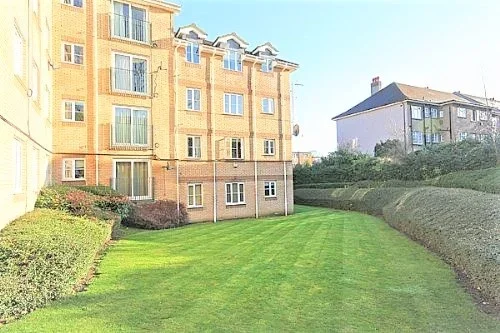 Flat Sheepcote Road in Greater London
