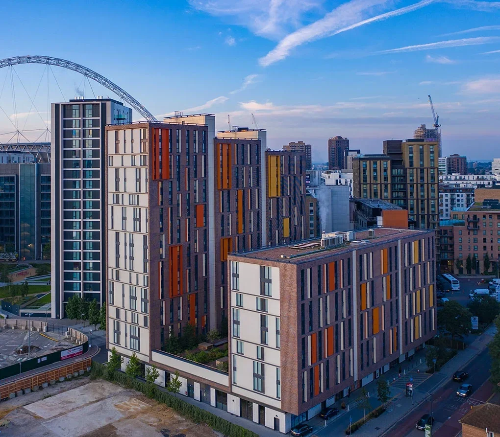 Room Empire Way in Greater London