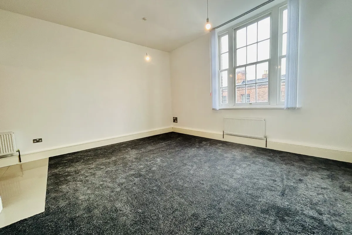 Flat Railway Terrace in Derby