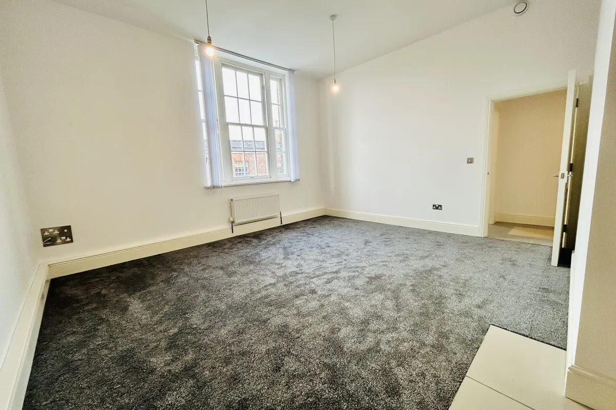 Flat Railway Terrace in Derby